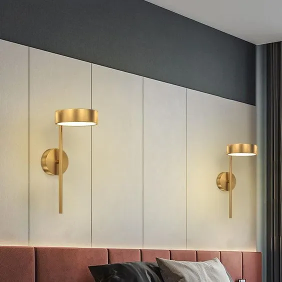 优雅且节省空间的卧室搭配壁灯