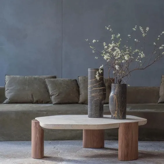 天然客厅中使用的石灰华咖啡桌