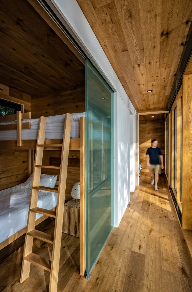 8. Modern Prefabricated Muskoka Structure