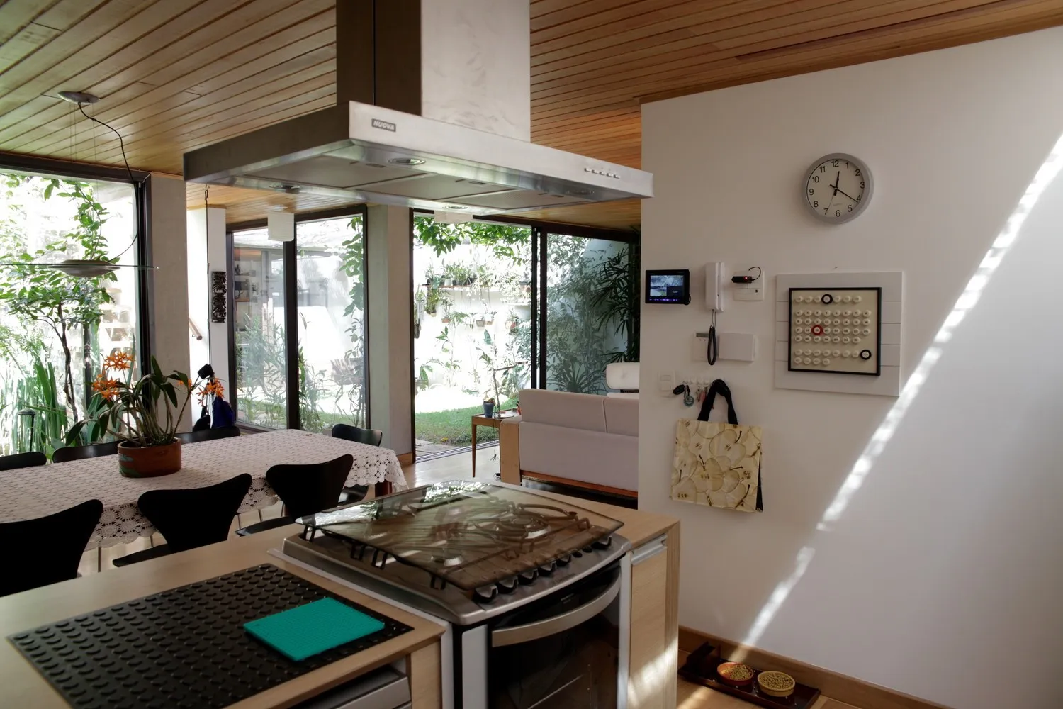 巴西圣保罗的Oficina de Arquitetura设计10x10住宅