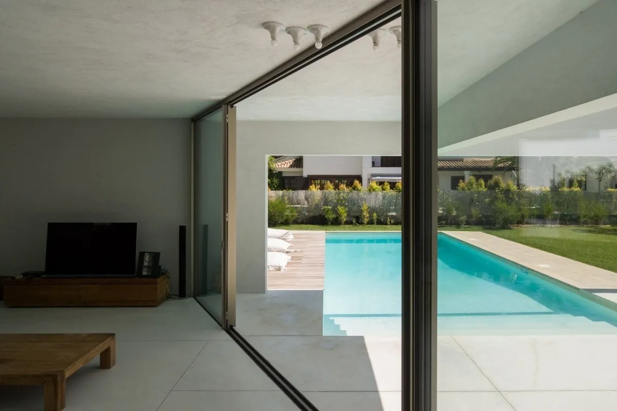 米格尔·马尔塞利诺在葡萄牙格兰多拉的三居室住宅