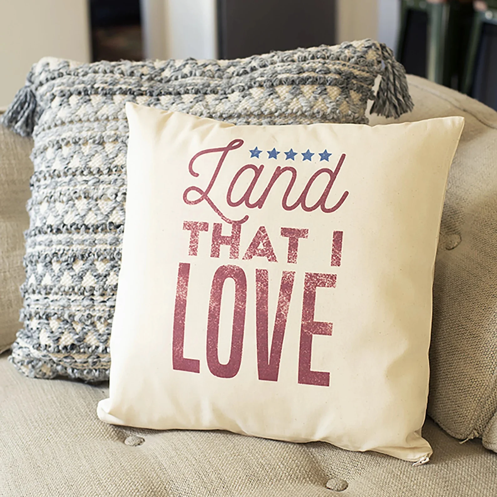 11. Almohada con la frase 4 de julio