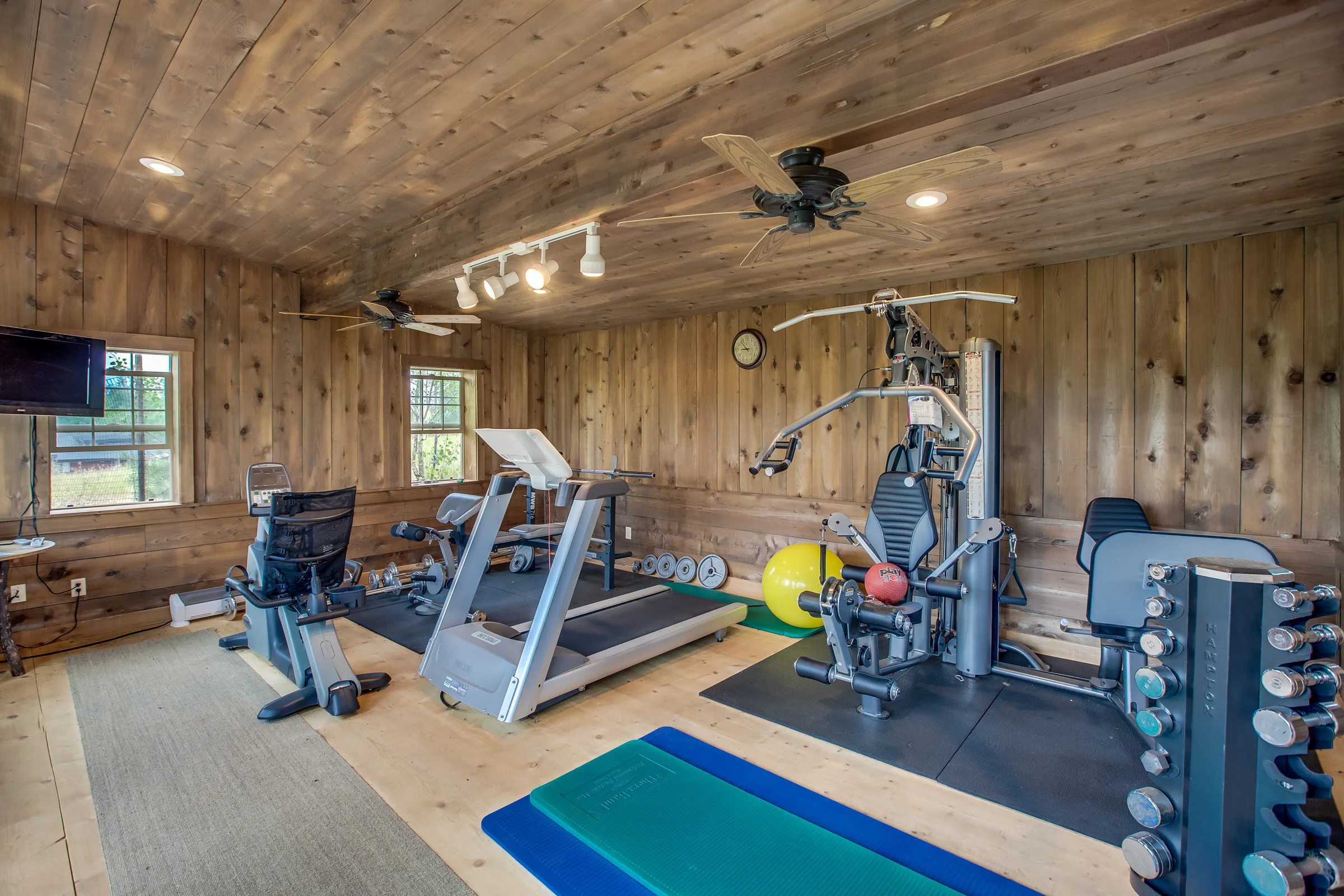4. Rustic Home Gym