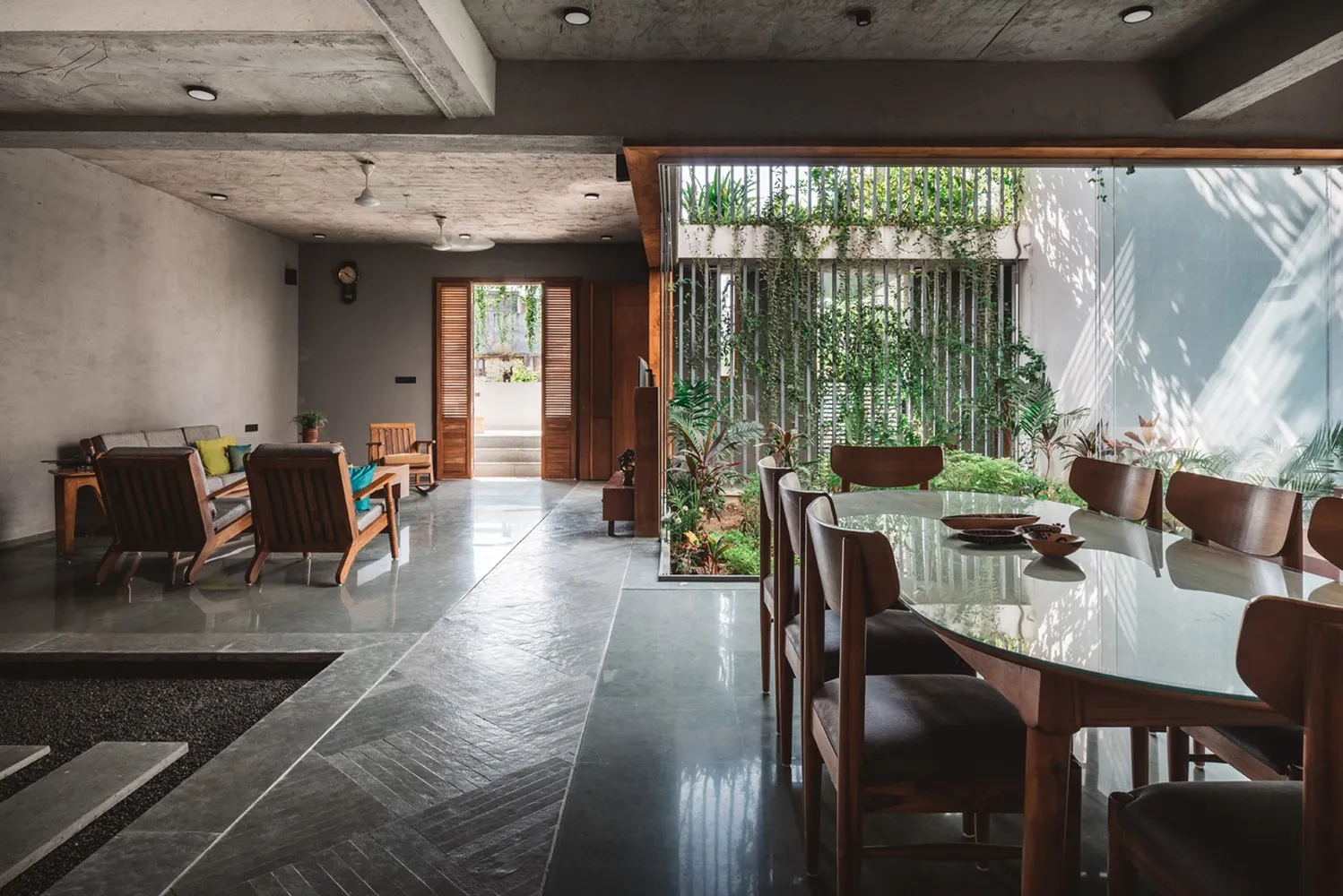 Дом Джангала от Neogenesis+Studi0261 в Сурате, Индия Дом Джангала от Neogenesis+Studi0261 в Сурате, Индия