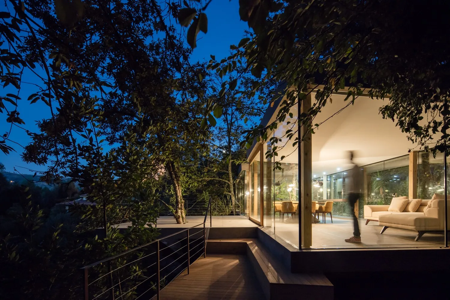 Casa envuelta de 3r Ernesto Pereira en Marco de Canaveses, Portugal