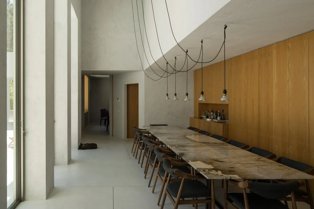 米格尔·马尔塞利诺在葡萄牙格兰多拉的三居室住宅