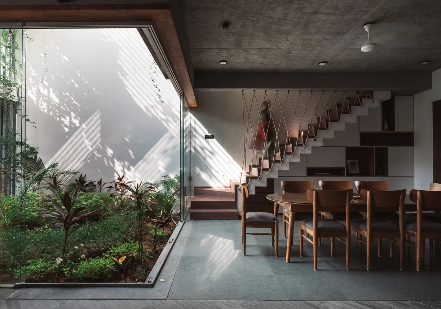 Дом Джангала от Neogenesis+Studi0261 в Сурате, Индия Дом Джангала от Neogenesis+Studi0261 в Сурате, Индия