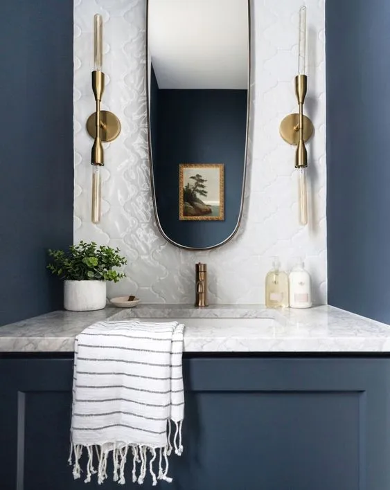 如何在浴室中使用蓝色？