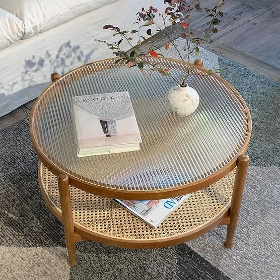 温馨而 Authentic 的咖啡木桌