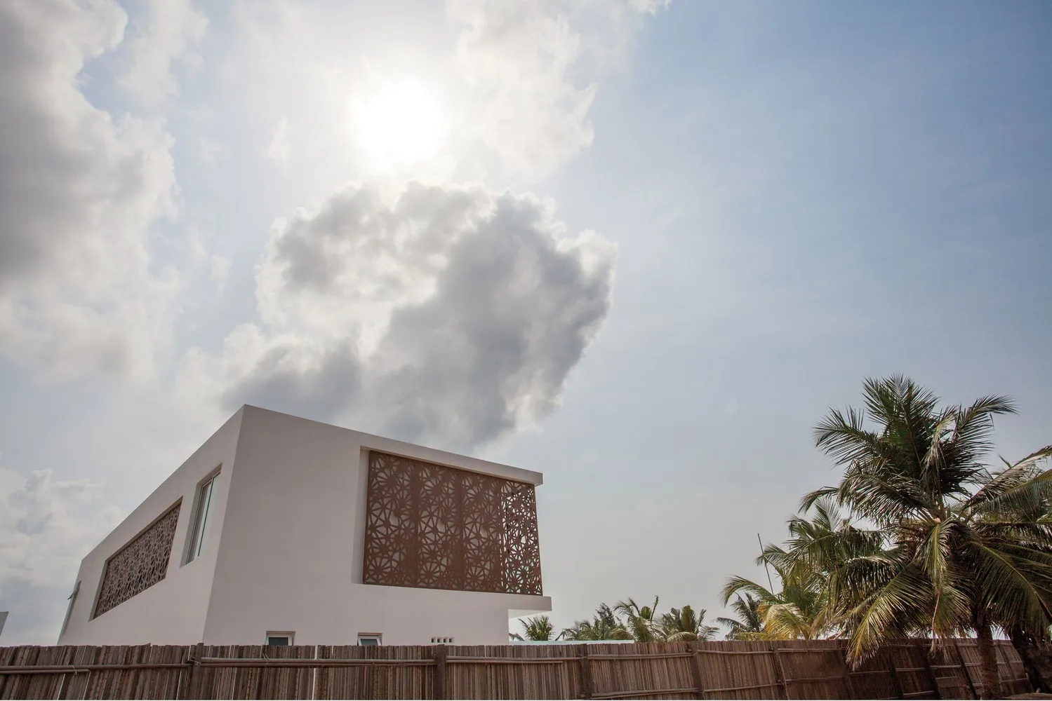 Просторий пляжний будинок Sencillo від cmDesign Atelier у Лагосі, Нігерія Просторий пляжний будинок Sencillo від cmDesign Atelier у Лагосі, Нігерія