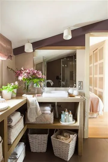 Unique Ideas with Shelves for Small Bathrooms