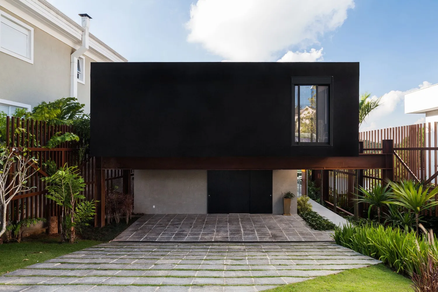 Casa Mirante de FGMF en Aldeia da Serra, Brasil Casa Mirante de FGMF en Aldeia da Serra, Brasil