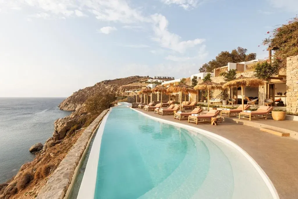 Pools Between Tradition and Modernity