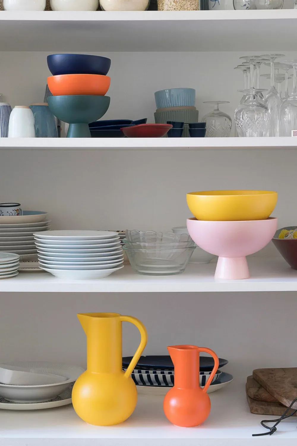 夏日明亮餐桌的主要元素