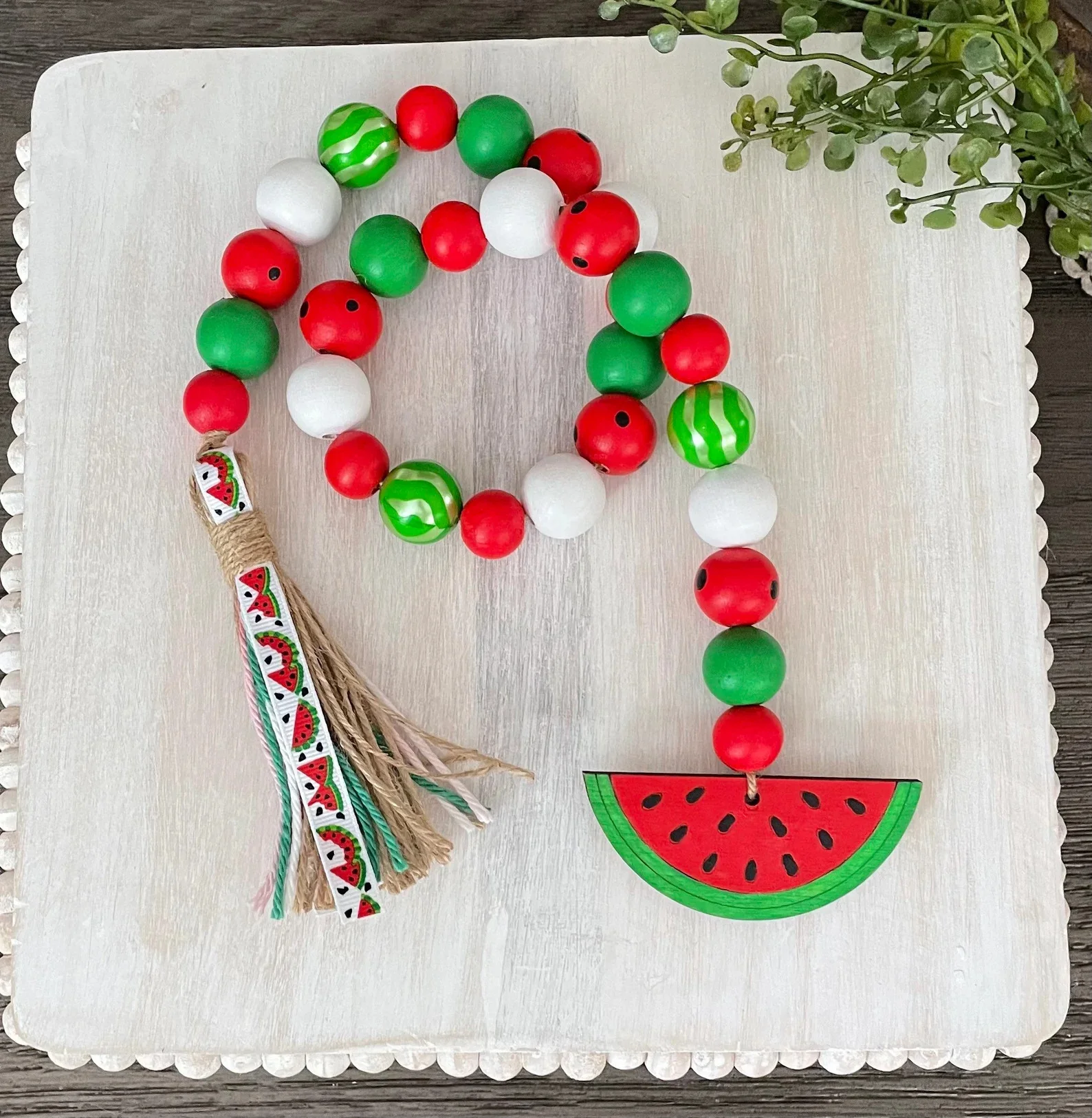 12. Guirnalda de cuentas de madera de sandía