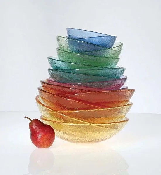 夏日明亮餐桌的主要元素