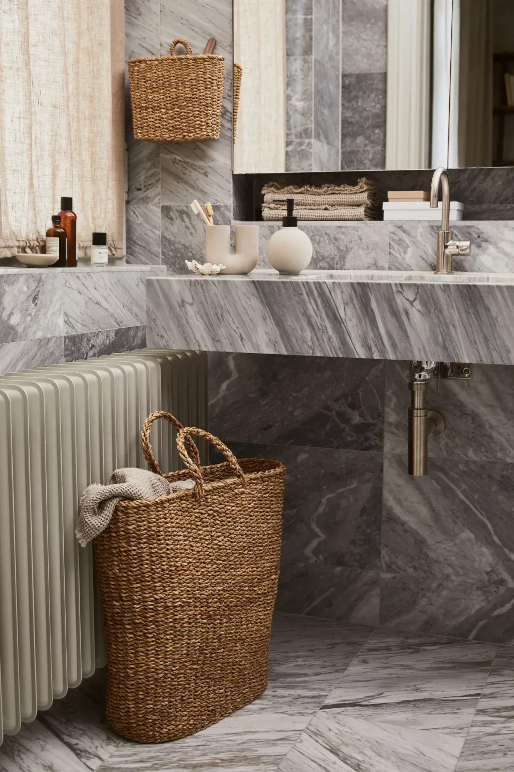 Tips for Maximizing Space in a Small Bathroom