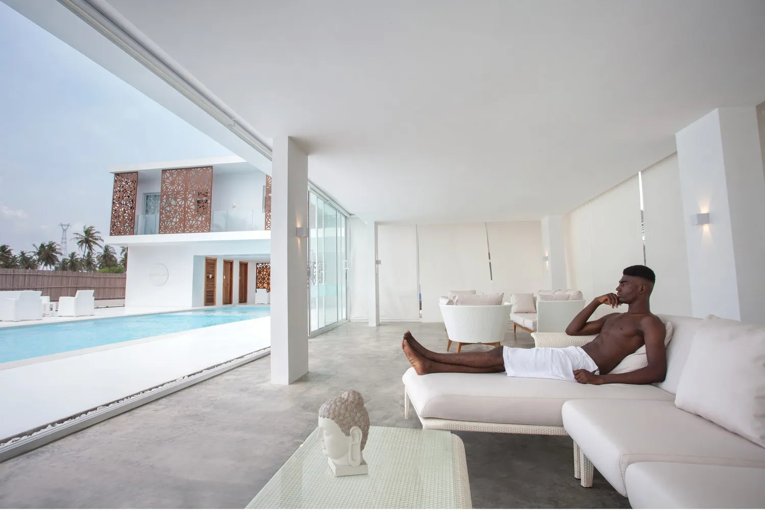 Просторий пляжний будинок Sencillo від cmDesign Atelier у Лагосі, Нігерія Просторий пляжний будинок Sencillo від cmDesign Atelier у Лагосі, Нігерія