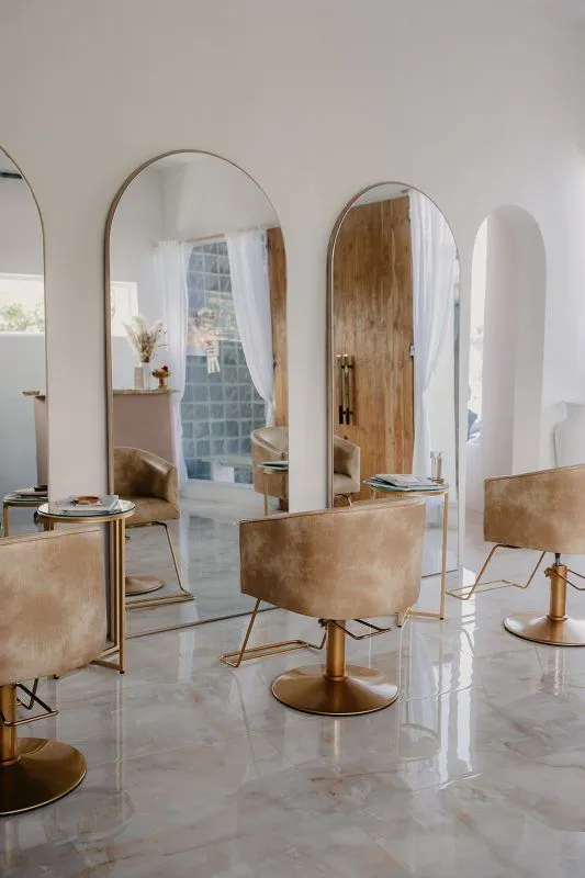 Tips for Choosing the Best Mirror for Beauty Business