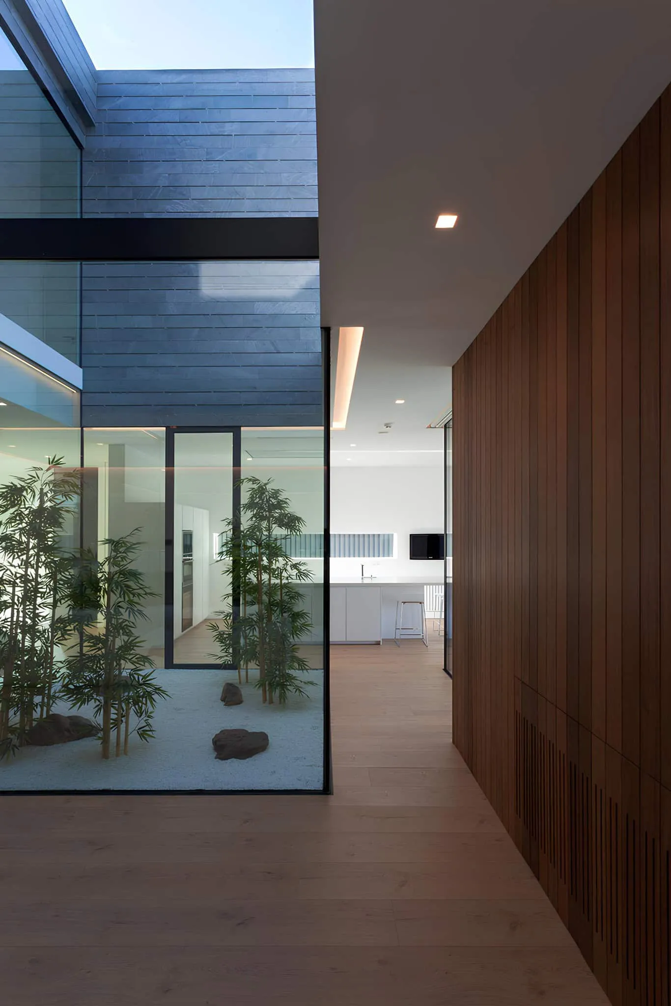 玻璃转角窗，宁静的绿色景观视野