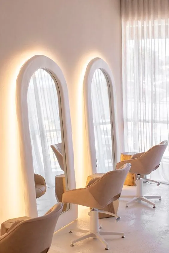 Tips for Choosing the Best Mirror for Beauty Business