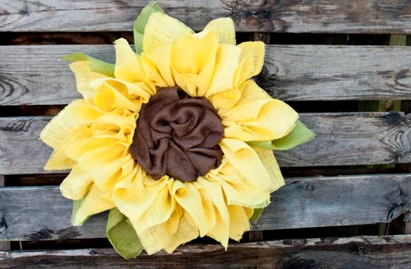 14. Erstelle einen Kranz aus Sonnenblume und b url