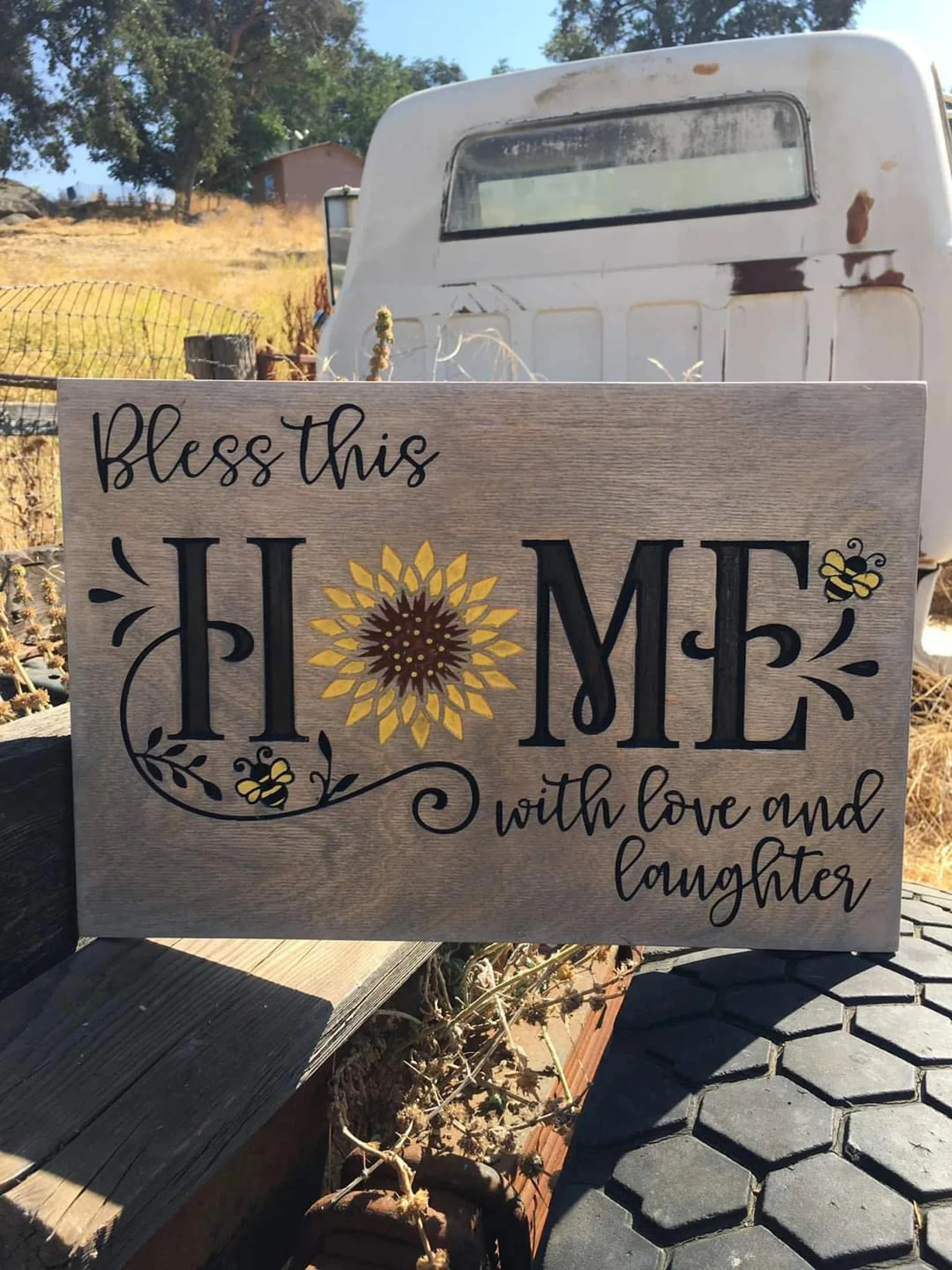 Табличка з подсонечниками з дерева