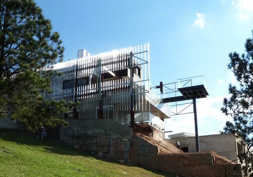 Casa Mirante de FGMF en Aldeia da Serra, Brasil Casa Mirante de FGMF en Aldeia da Serra, Brasil