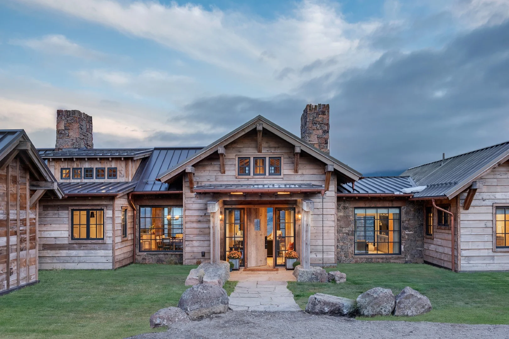 15 Phenomenal Rustic Home Exterior Designs You Will Dream About