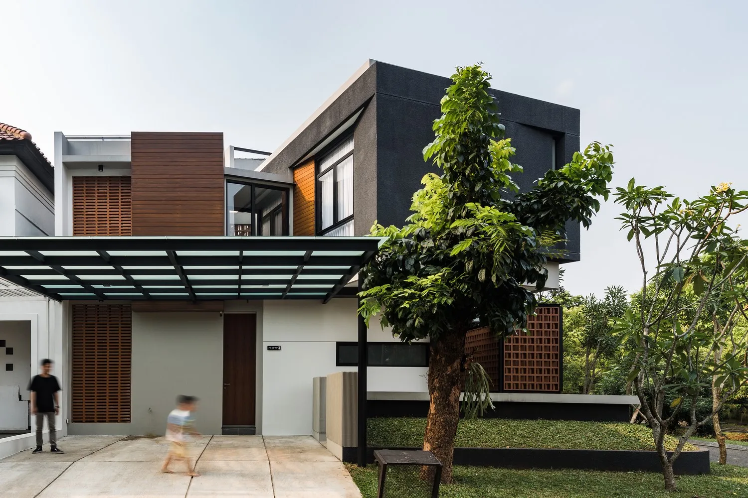 Curved Standalone House by Phidias Indonesia in Indonesia