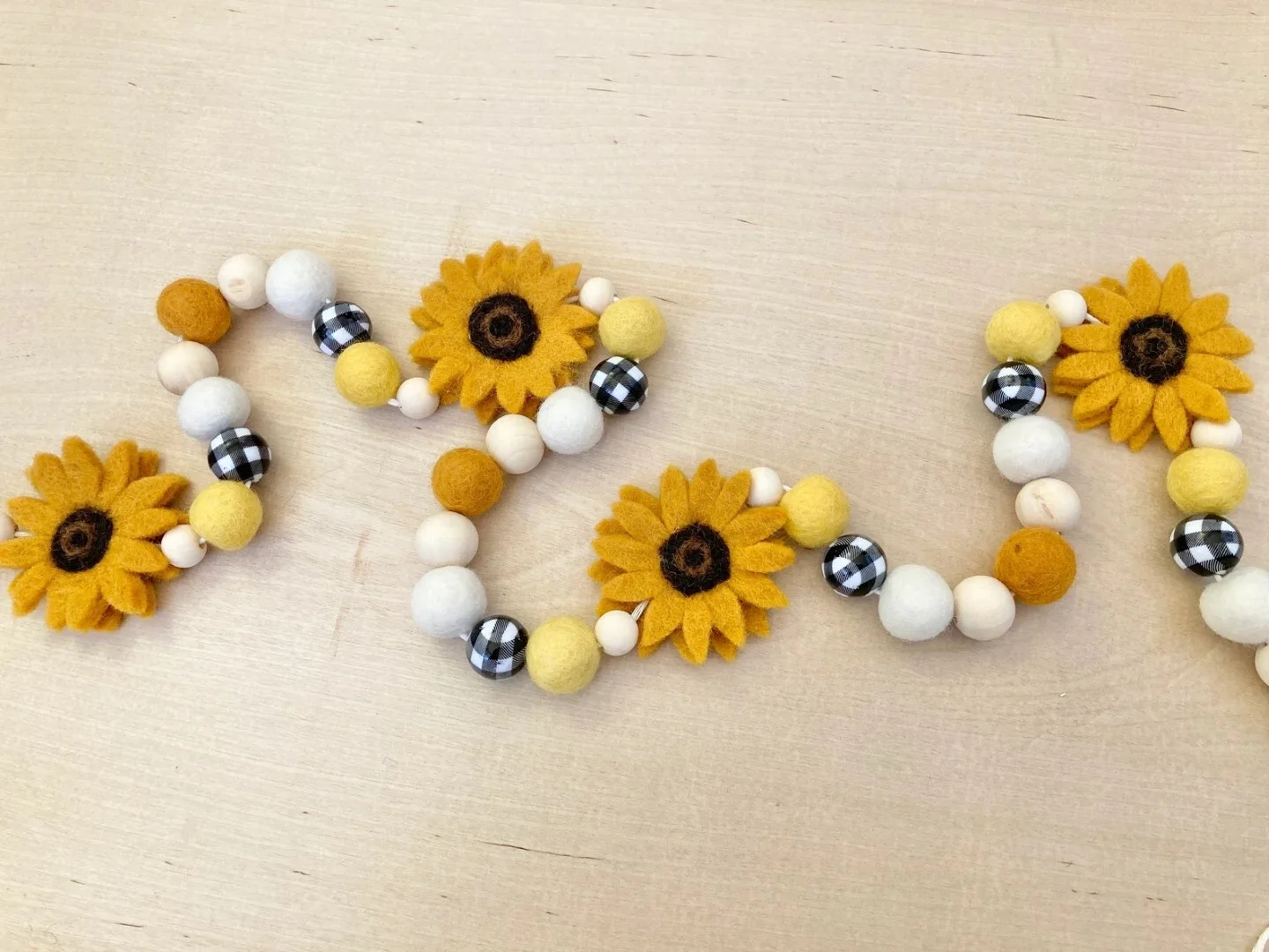 5. 向日葵与毯子花环