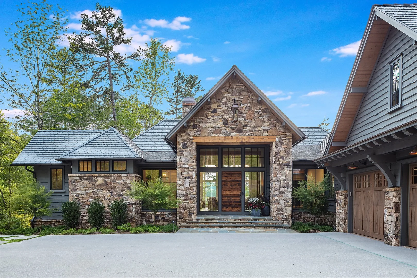 15 Phenomenal Rustic Home Exterior Designs You Will Dream About