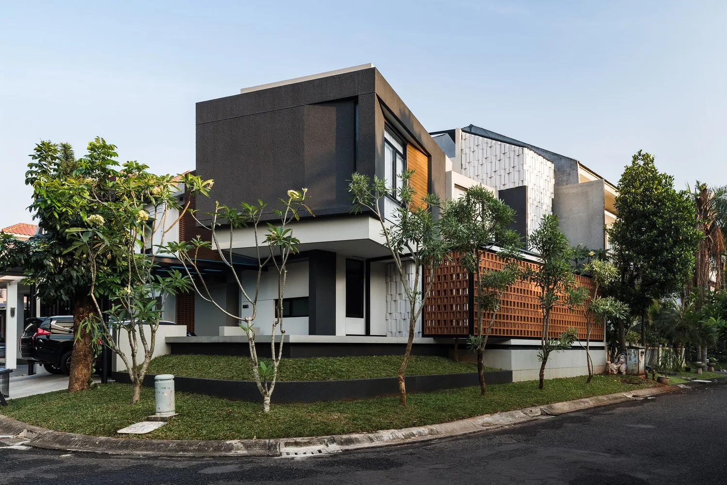 Curved Standalone House by Phidias Indonesia in Indonesia