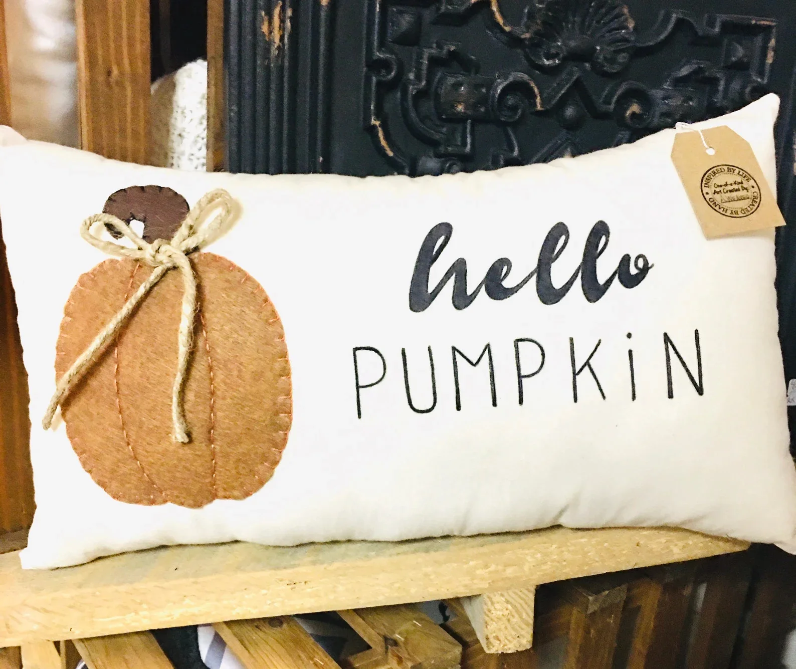 14. Декоративна подушка з привітом гарбуза в сільському стилі