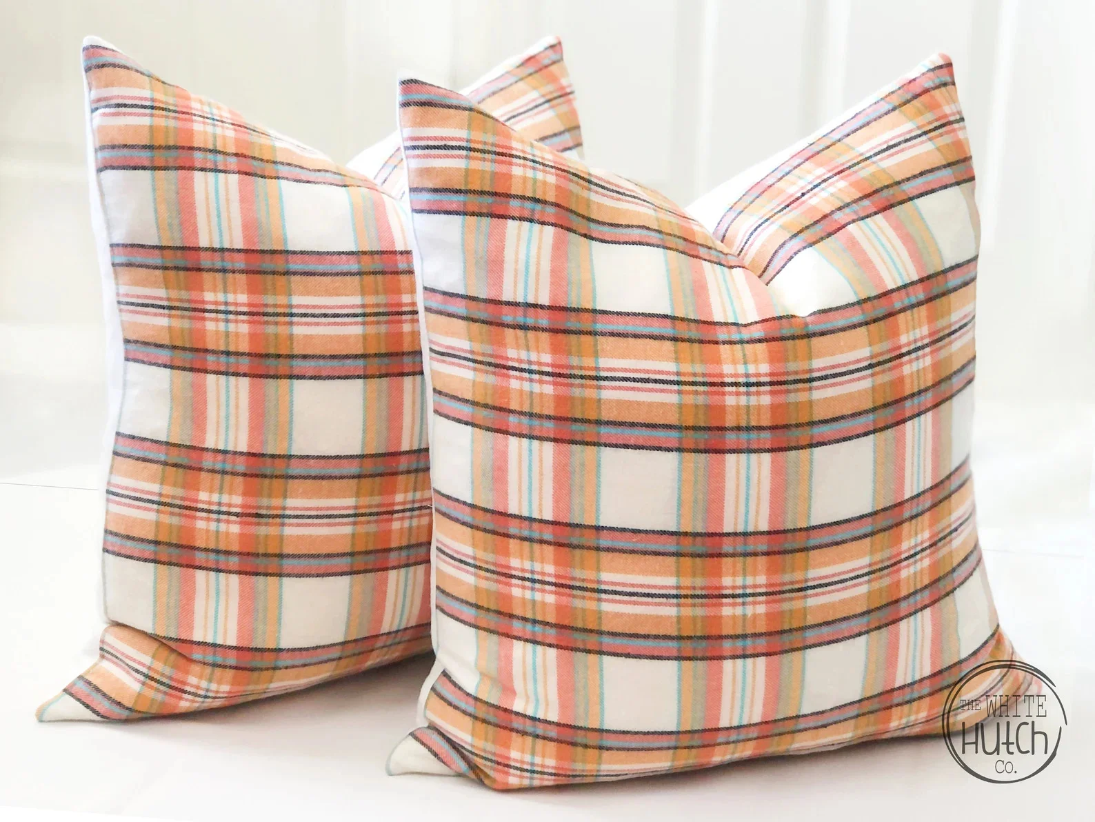 8. Подушка з осіннім пледом