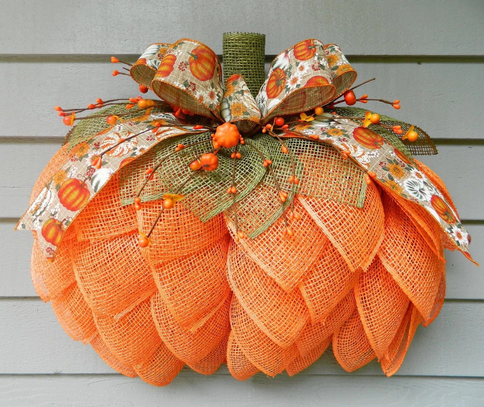 18. 南瓜装饰网花环