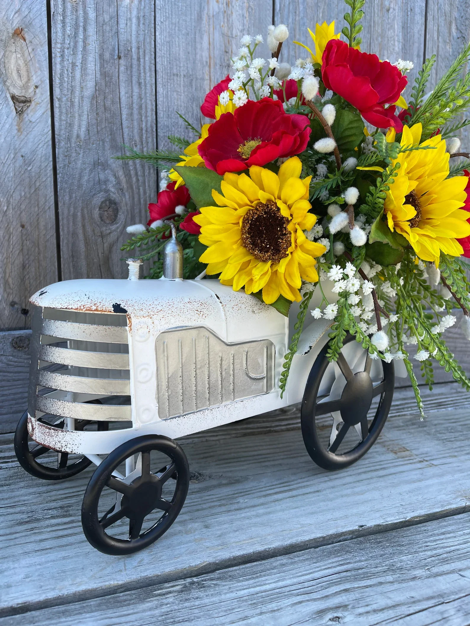 7. 拖拉机中心装饰