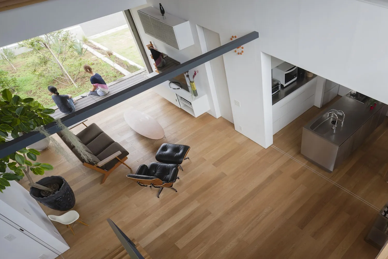 Naoi建筑与设计事务所的大型屋顶住宅日本