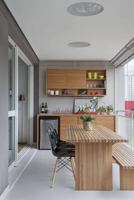 Großer gastronomischer Balkon: Ideen und Projekte mit Fotos