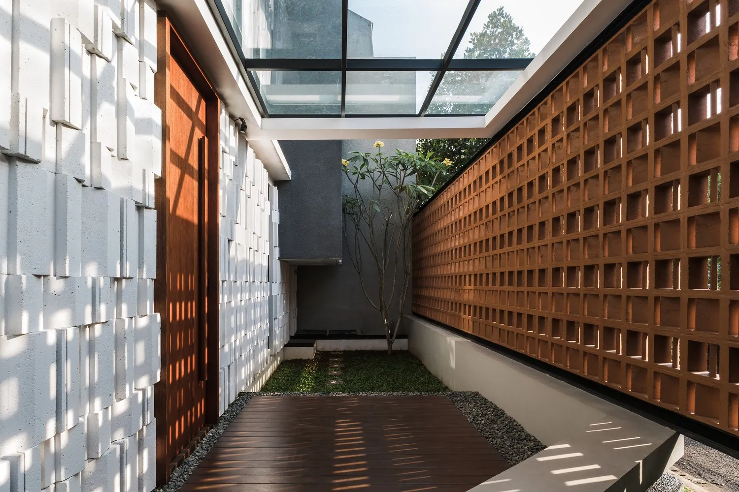 Curved Standalone House by Phidias Indonesia in Indonesia