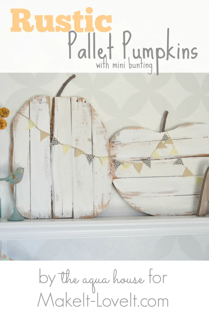 14. Calabazas de madera en palets