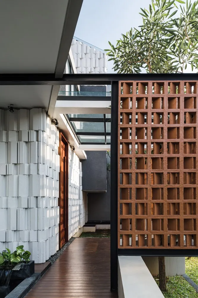 Curved Standalone House by Phidias Indonesia in Indonesia