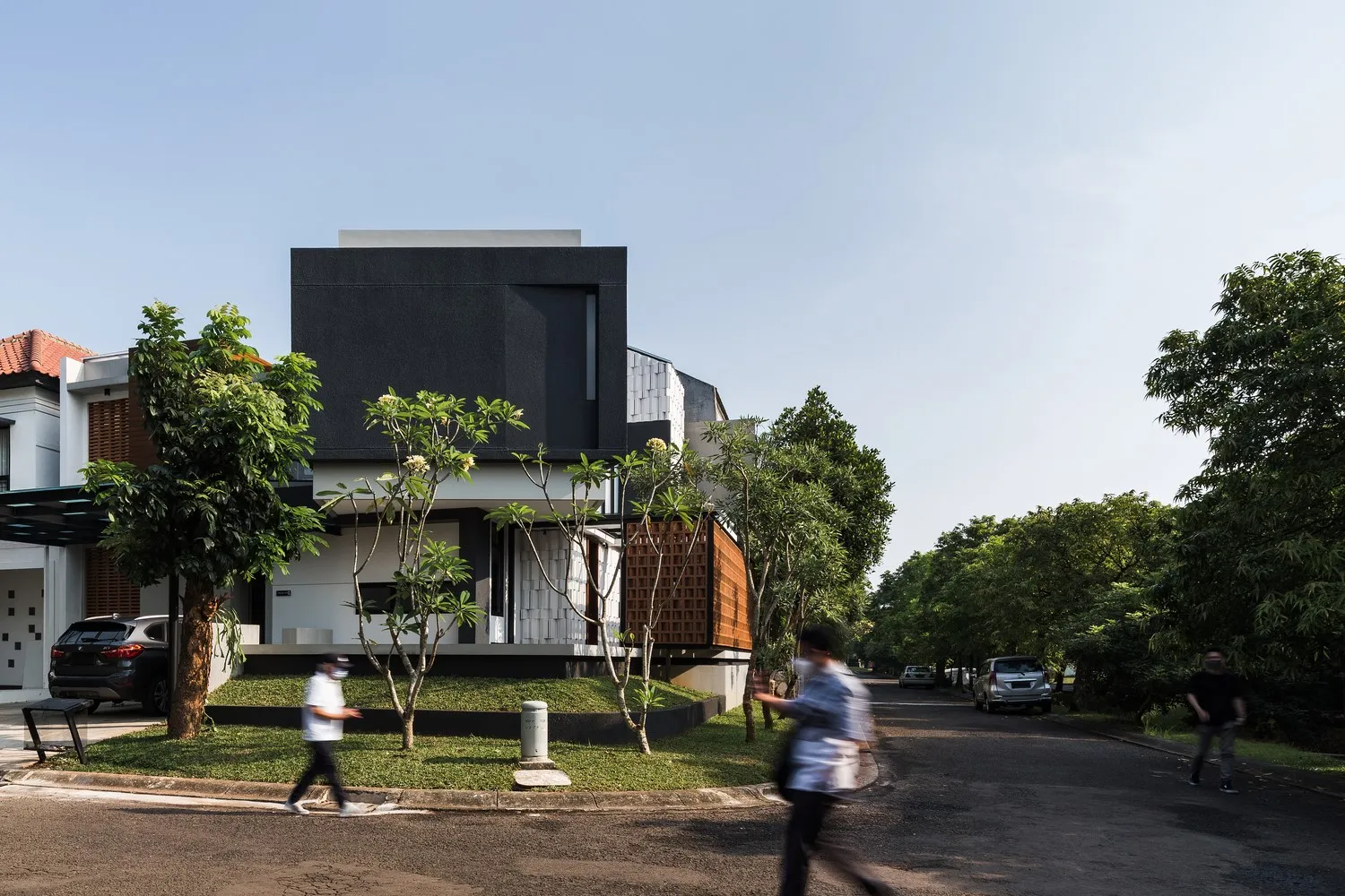 Curved Standalone House by Phidias Indonesia in Indonesia