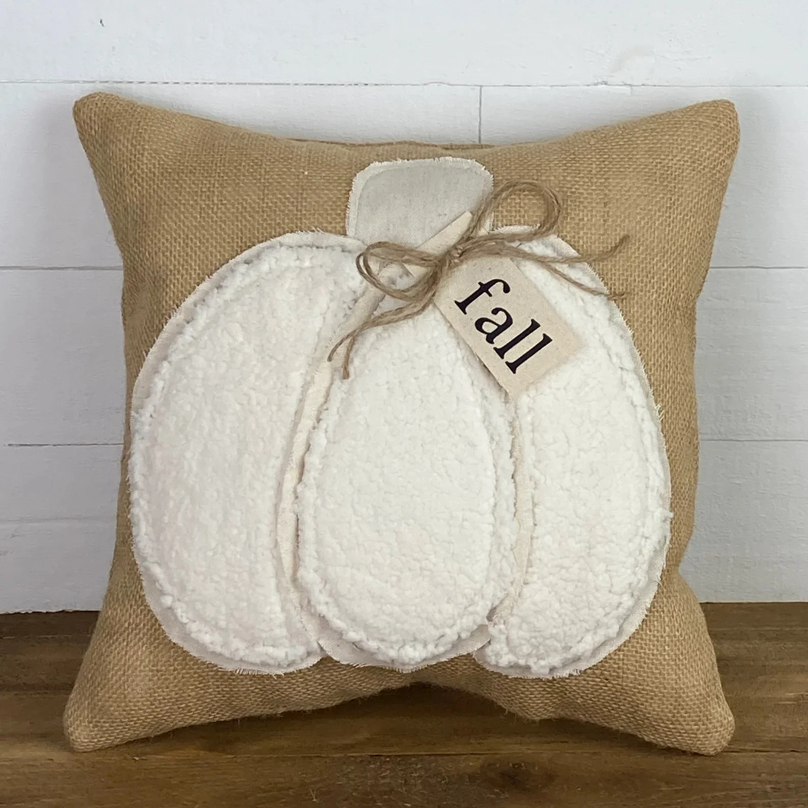 16. Подушка з гарбузом