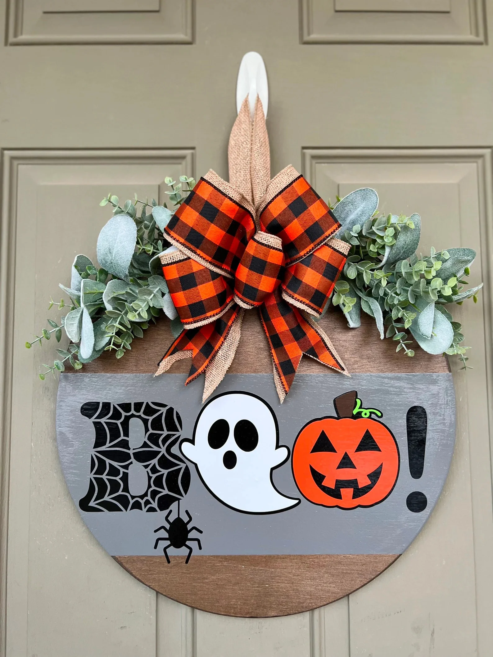 7. “B”字样的花环