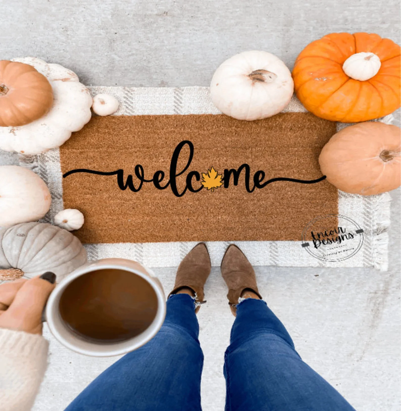 6. Alfombra con la frase Welcome Leaf