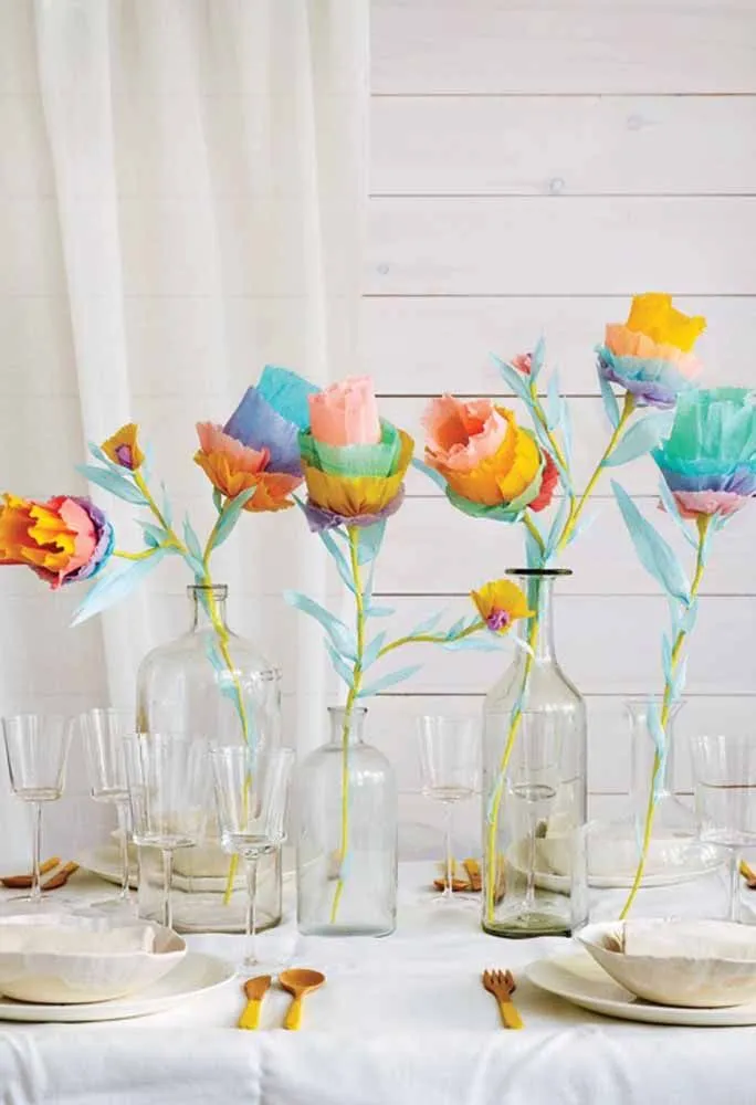 发现纸花作为装饰品并在家中使用