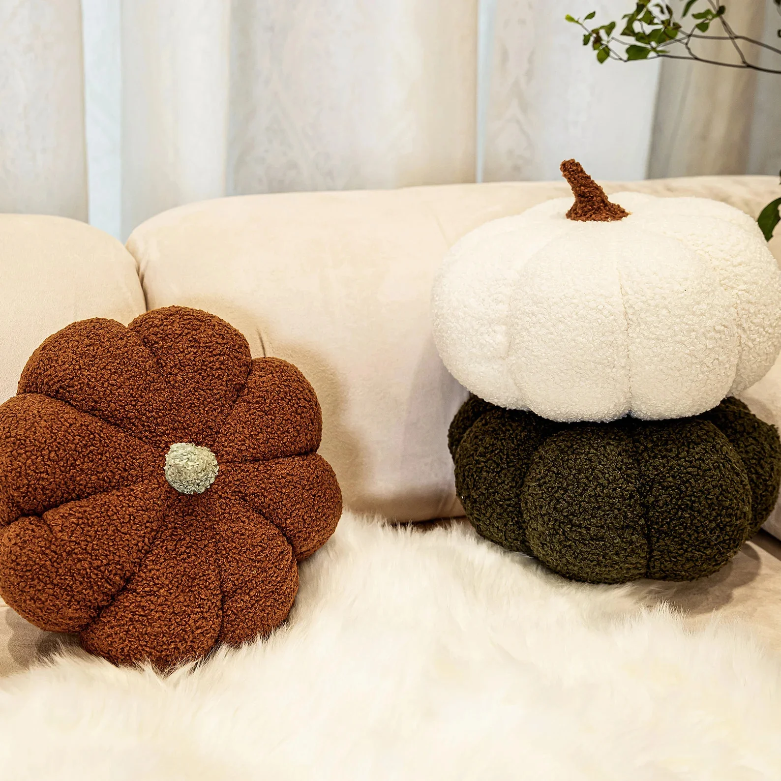 3. Almohada con calabaza de Halloween