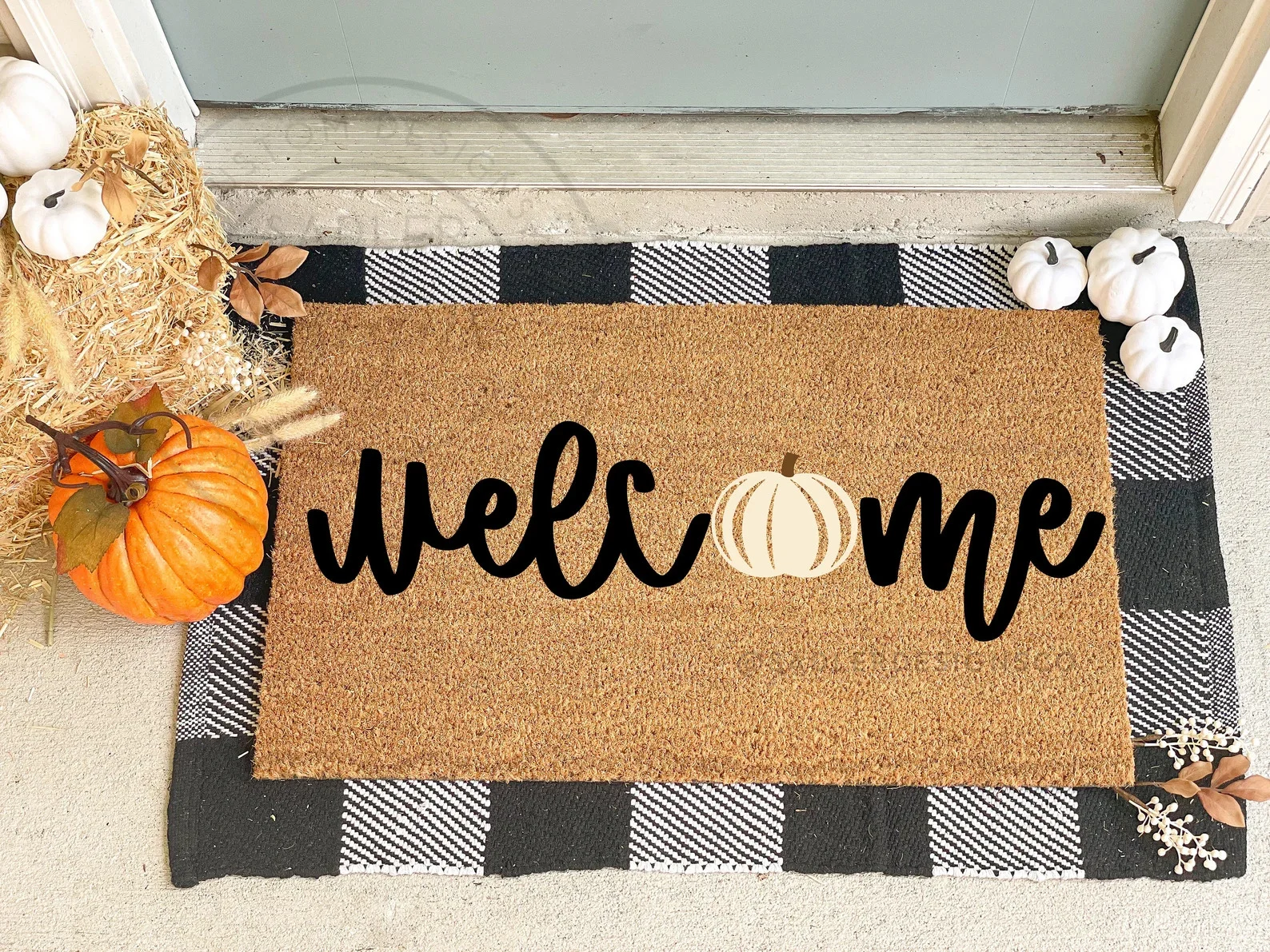 3. Alfombra con la frase Pumpkin Welcome