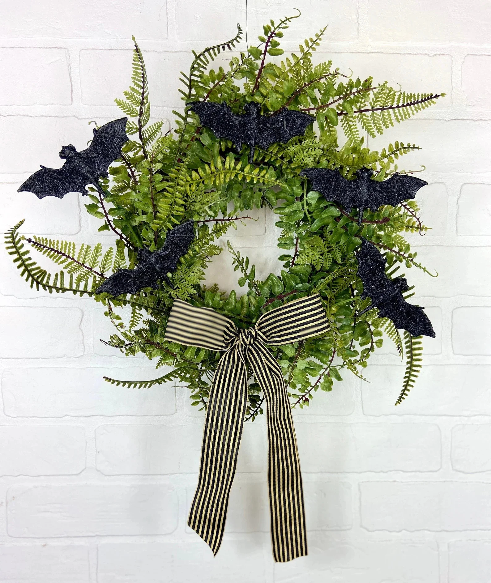 10. 现代蝙蝠万圣节花环